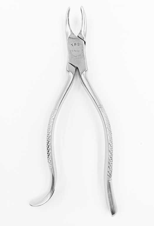 Forceps 24 de extracción para molares inferiores.