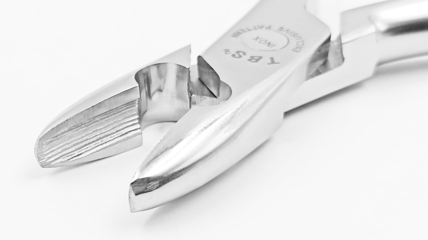 Forceps 99C de extracción para incisivos, caninos y premolares superiores 04-014