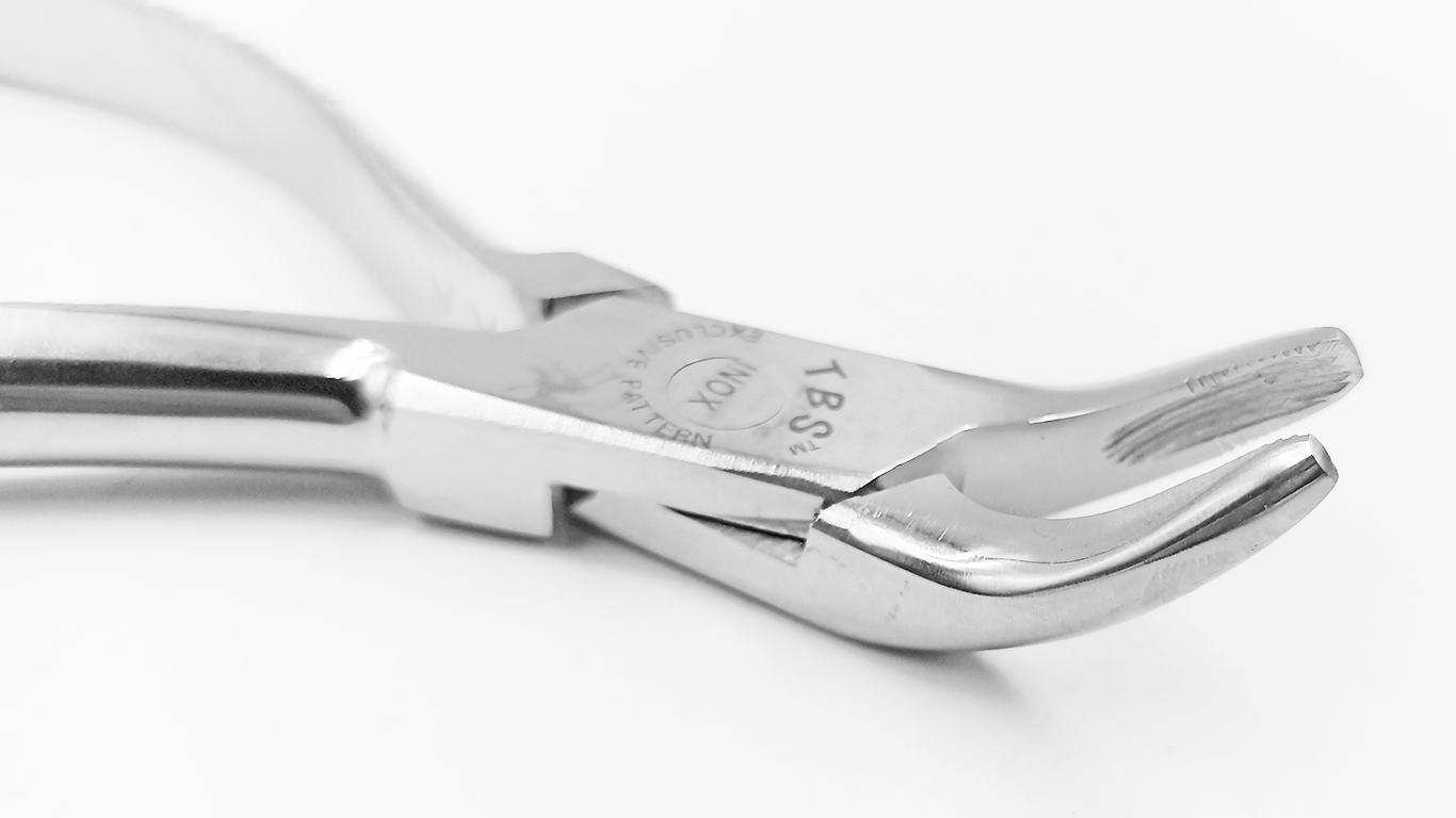 Forceps 103 de extracción para premolares y raices inferiores.