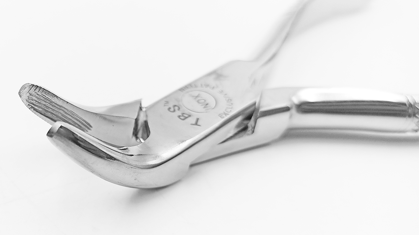 Forceps 103 de extracción para premolares y raices inferiores.