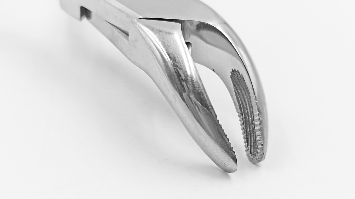 Forceps 151 de extracción para incisivos, premolares y raíces inferiores