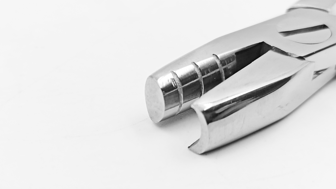 Rose clamp with guide groove